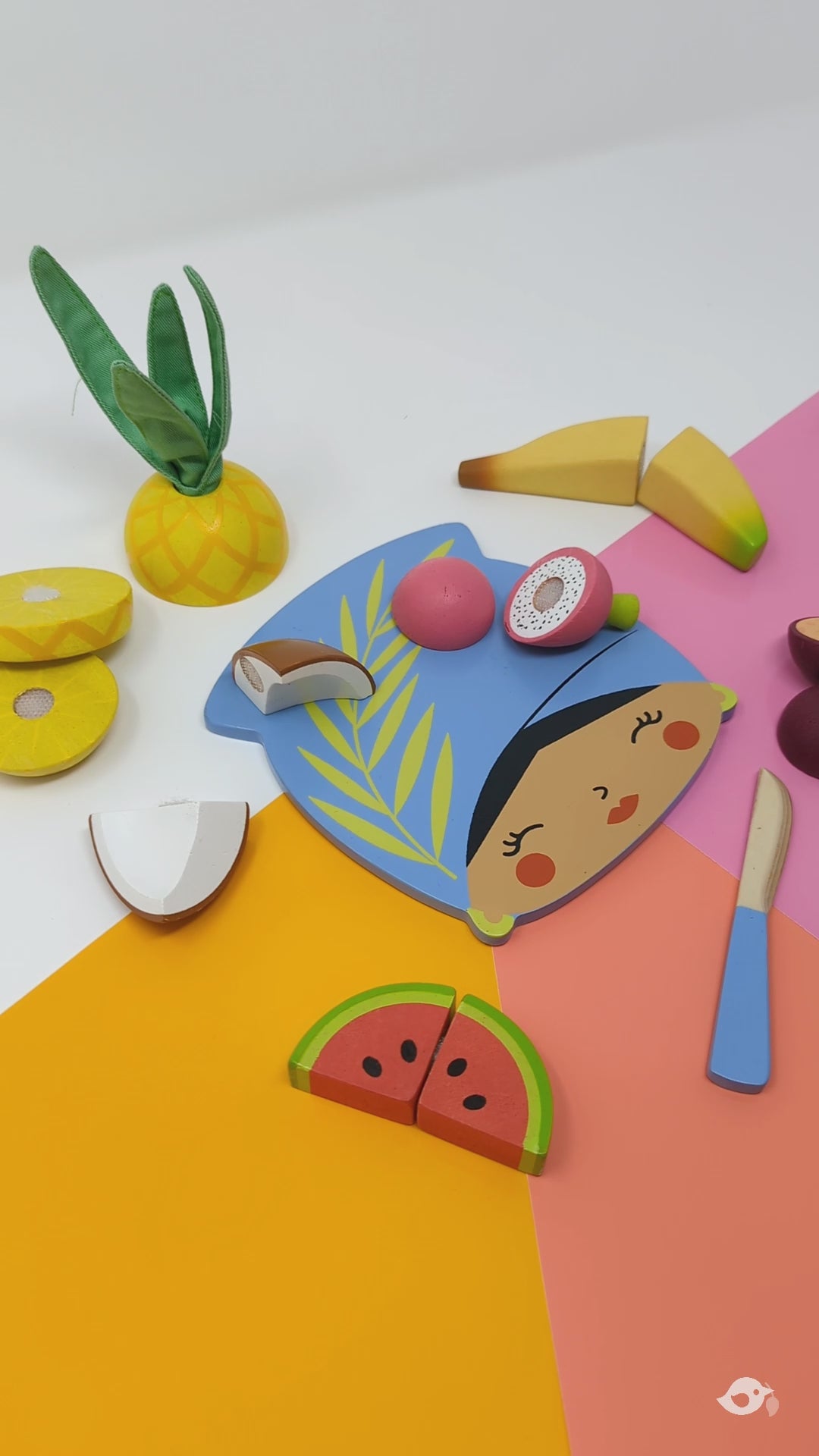 Video showing the wooden tropical fruit set